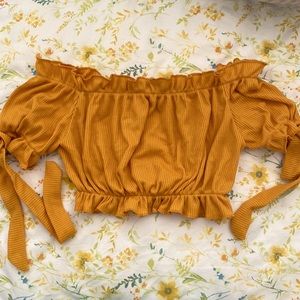 PRETTYLITTLETHING OFF THE SHOULDER CROP TOP